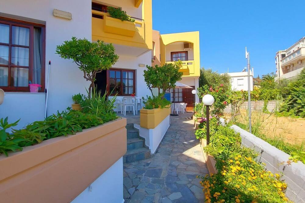 Menelaos Apartments ذاراتسو المظهر الخارجي الصورة