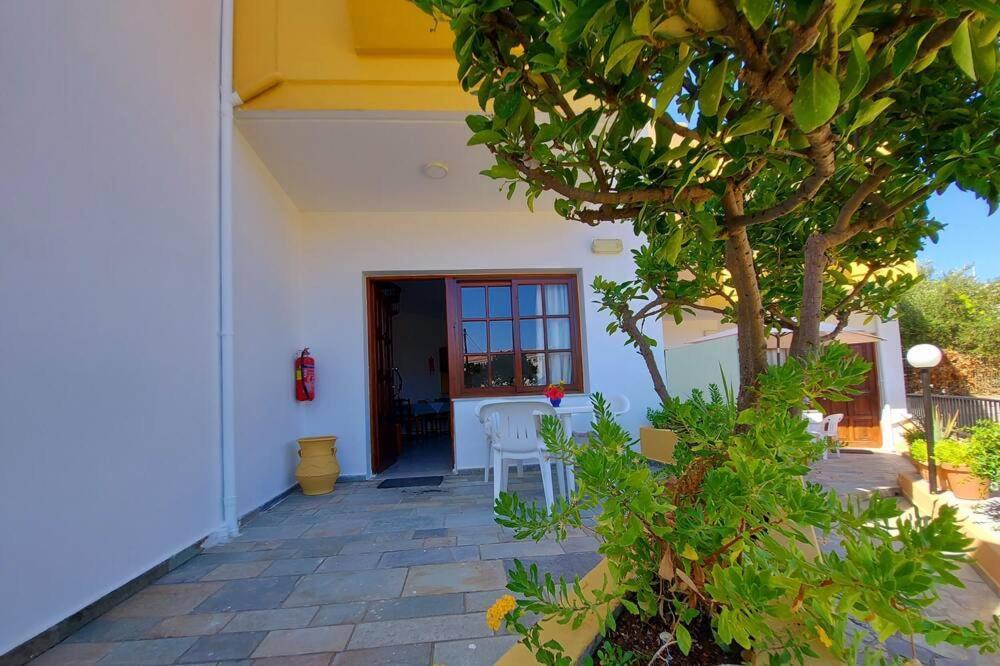 Menelaos Apartments ذاراتسو المظهر الخارجي الصورة