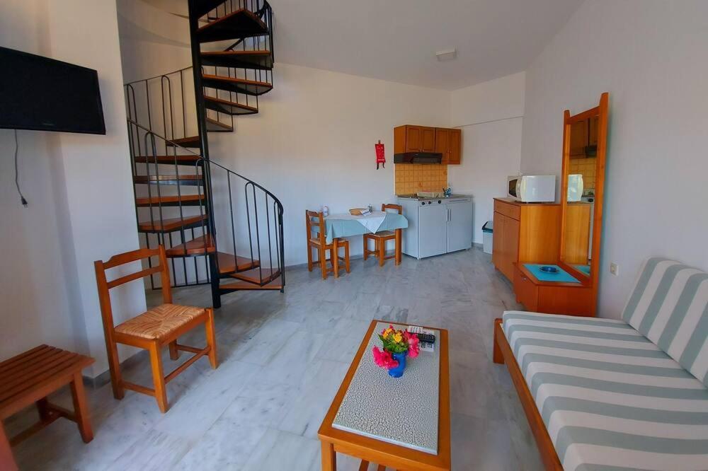 Menelaos Apartments ذاراتسو المظهر الخارجي الصورة