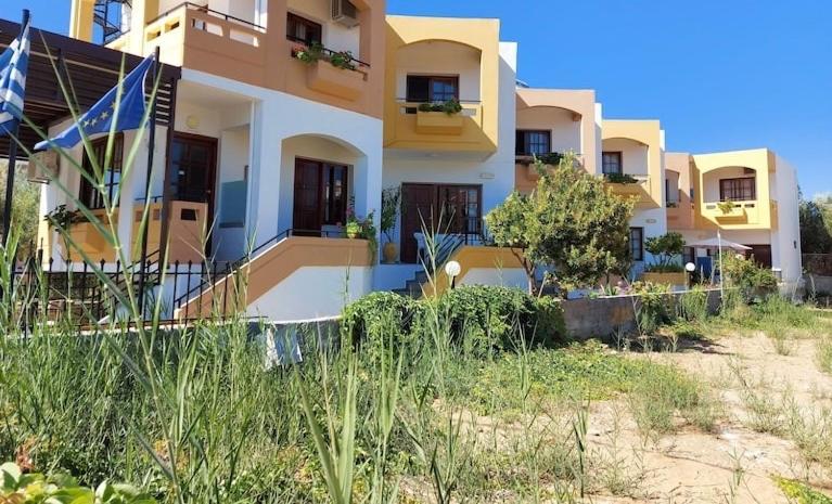 Menelaos Apartments ذاراتسو المظهر الخارجي الصورة
