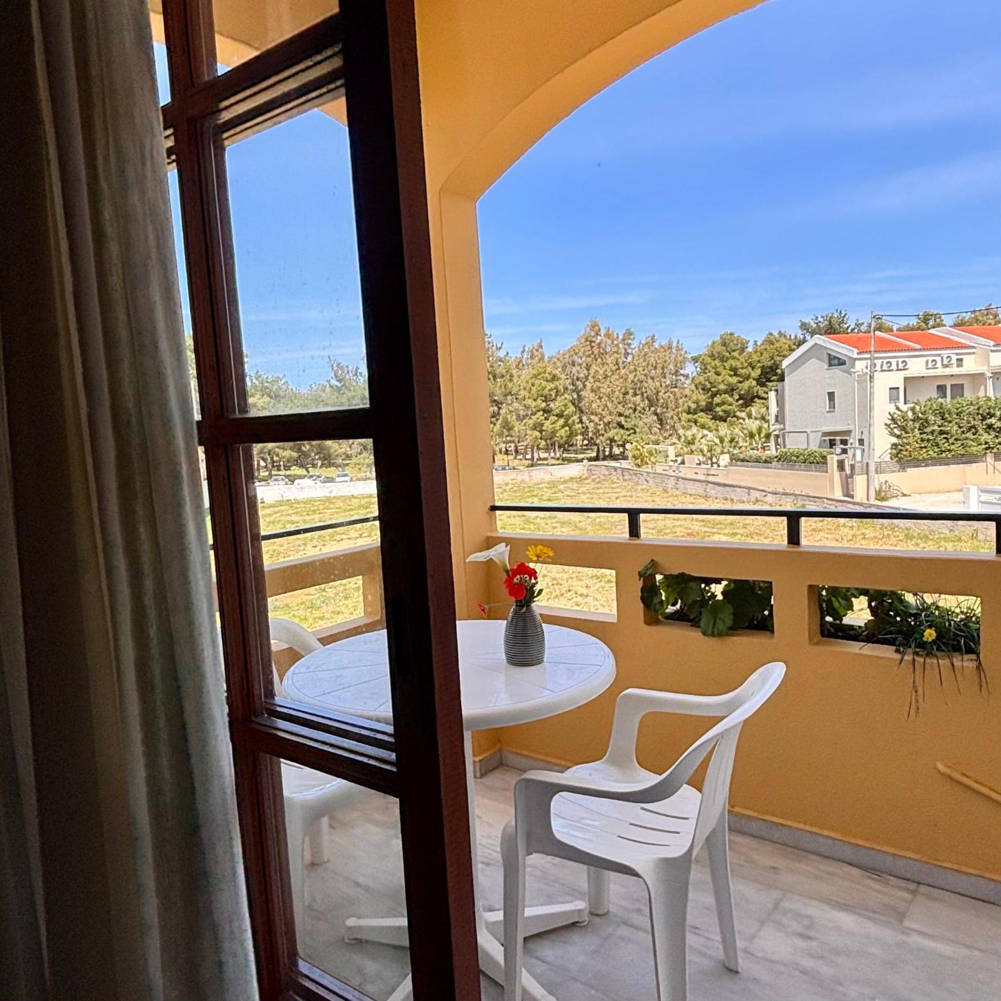 Menelaos Apartments ذاراتسو المظهر الخارجي الصورة